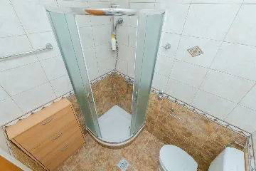 Apartment in Vir for 2–4 Guests with Sea View