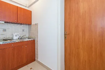 Apartment in Vir for 2–4 Guests with Sea View