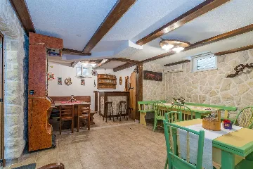 Apartment in Vir for 2–4 Guests with Sea View