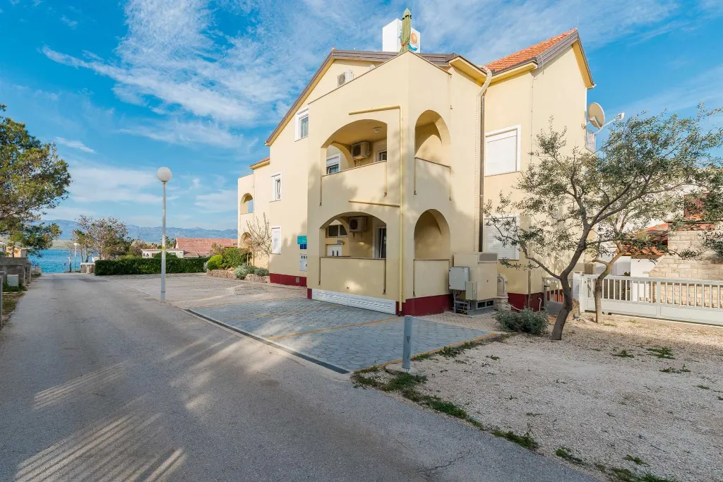 Sea View Apartment in Vir for 2-4 Guests