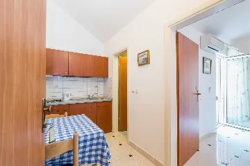 Studio Apartment for 2 in Vir with Sea View