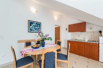 Apartment for 6 Guests with Sea View in Vir