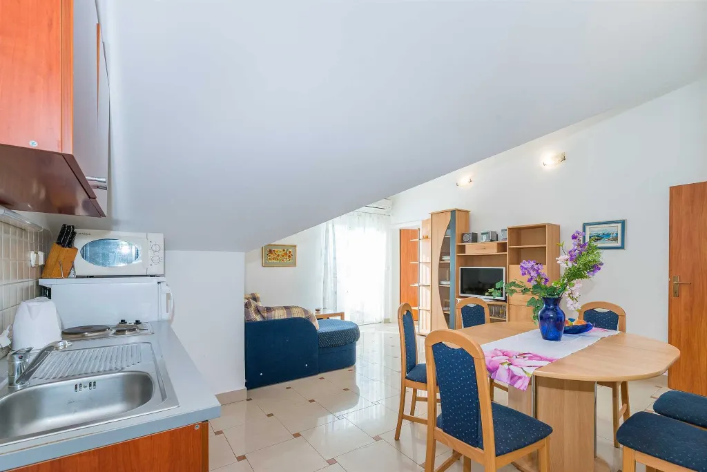 Apartment for 6 Guests with Sea View in Vir
