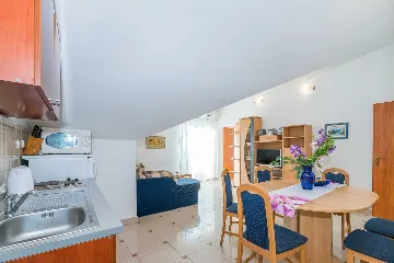 Apartment for 6 Guests with Sea View in Vir