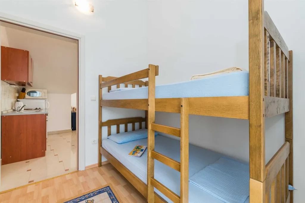 Apartment for 6 Guests with Sea View in Vir