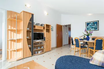 Apartment for 6 Guests with Sea View in Vir