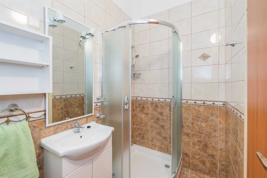 Apartment for 6 Guests with Sea View in Vir