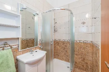 Apartment for 6 Guests with Sea View in Vir