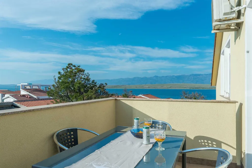 Apartment for 6 Guests with Sea View in Vir