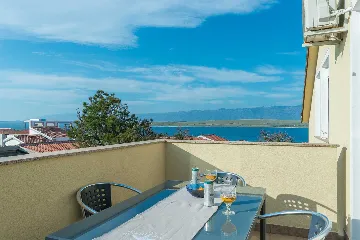 Apartment for 6 Guests with Sea View in Vir