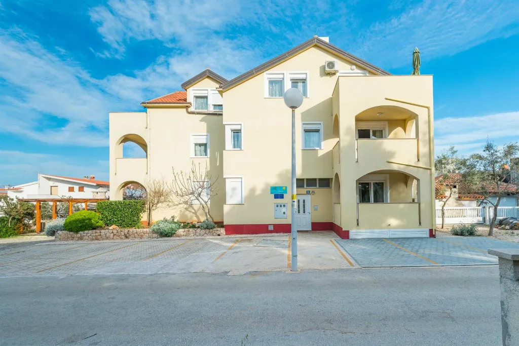 Apartment for 6 Guests with Sea View in Vir