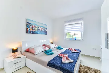 Vir 1-Bedroom Apartment with Sea-View Balcony