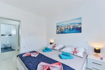 Vir 1-Bedroom Apartment with Sea-View Balcony