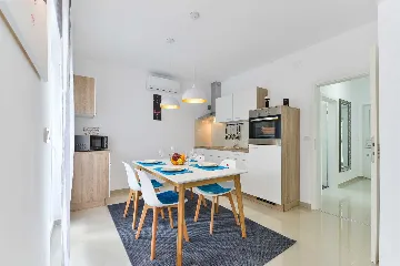 Vir 1-Bedroom Apartment with Sea-View Balcony