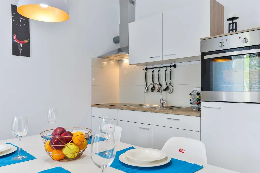 Vir 1-Bedroom Apartment with Sea-View Balcony