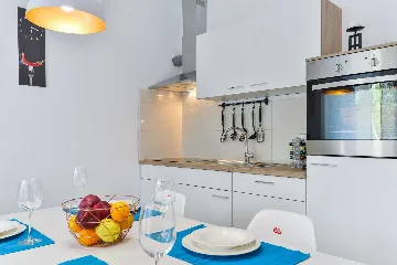 Vir 1-Bedroom Apartment with Sea-View Balcony