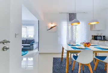 Vir 1-Bedroom Apartment with Sea-View Balcony