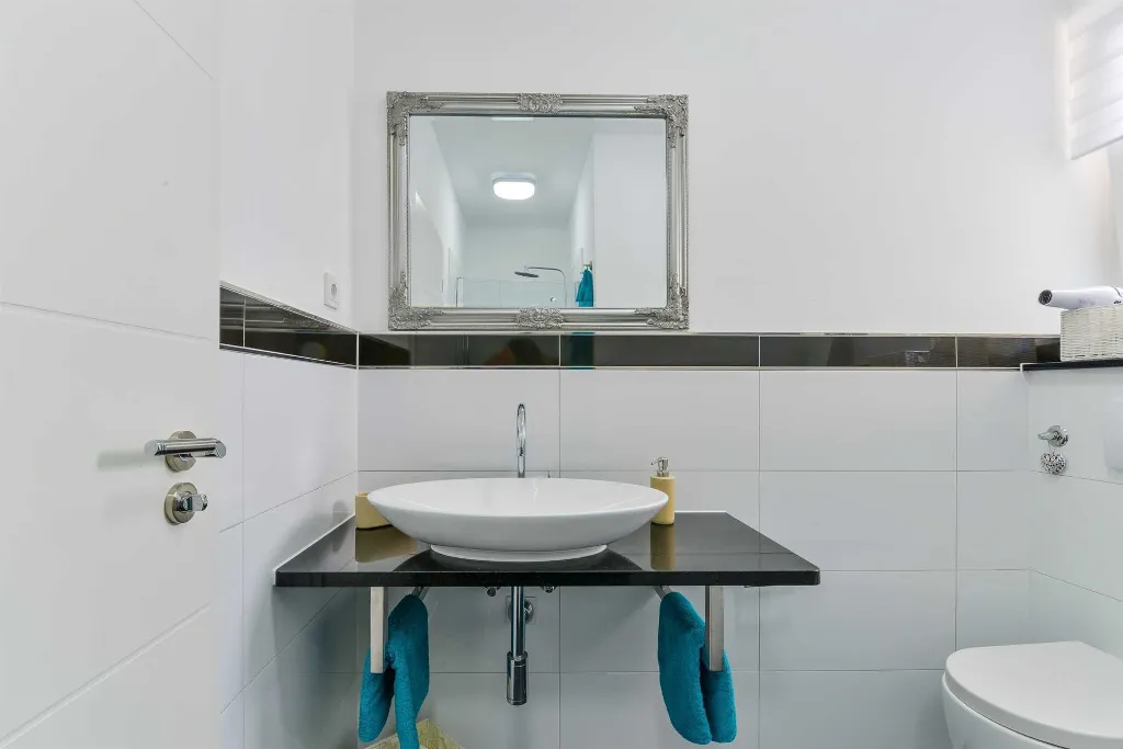 Vir 1-Bedroom Apartment with Sea-View Balcony