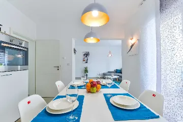 Vir 1-Bedroom Apartment with Sea-View Balcony