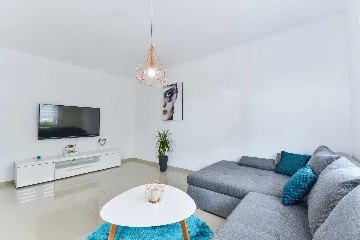 Vir 1-Bedroom Apartment with Sea-View Balcony