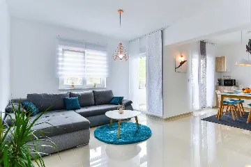 Vir 1-Bedroom Apartment with Sea-View Balcony