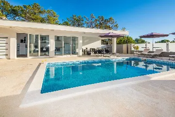 Vir 1-Bedroom Apartment with Sea-View Balcony