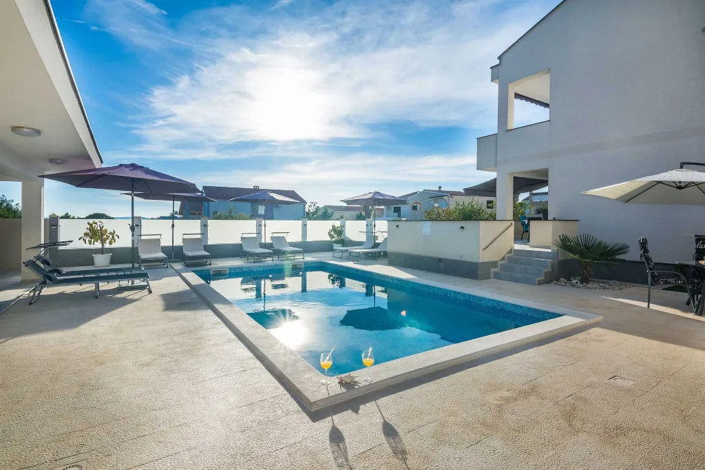 Vir 1-Bedroom Apartment with Sea-View Balcony