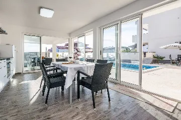 Vir 1-Bedroom Apartment with Sea-View Balcony