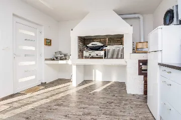 Vir 1-Bedroom Apartment with Sea-View Balcony