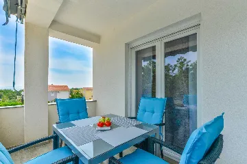 Vir 1-Bedroom Apartment with Sea-View Balcony