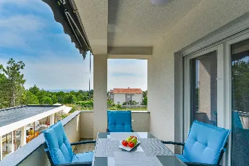 Vir 1-Bedroom Apartment with Sea-View Balcony