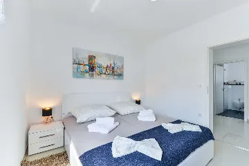 Vir 1-Bedroom Apartment for 4 with Sea View