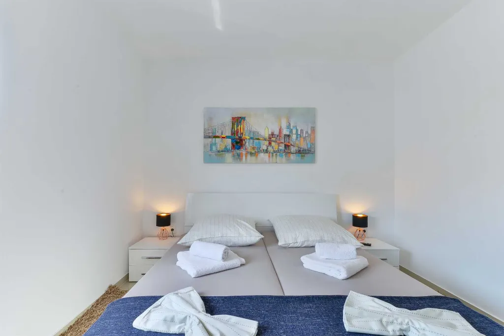 Vir 1-Bedroom Apartment for 4 with Sea View