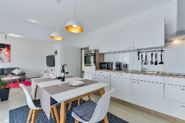 Vir 1-Bedroom Apartment for 4 with Sea View