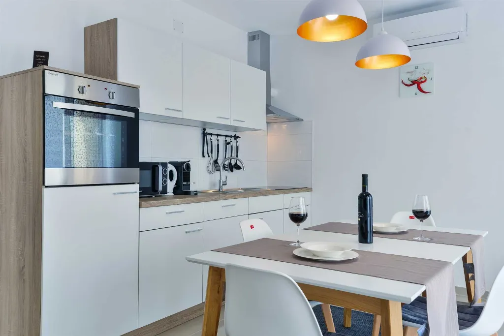 Vir 1-Bedroom Apartment for 4 with Sea View