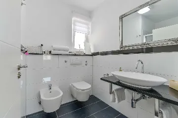 Vir 1-Bedroom Apartment for 4 with Sea View