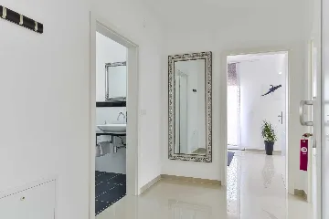 Vir 1-Bedroom Apartment for 4 with Sea View