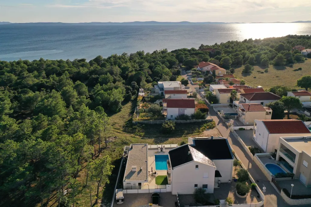 Vir 1-Bedroom Apartment for 4 with Sea View