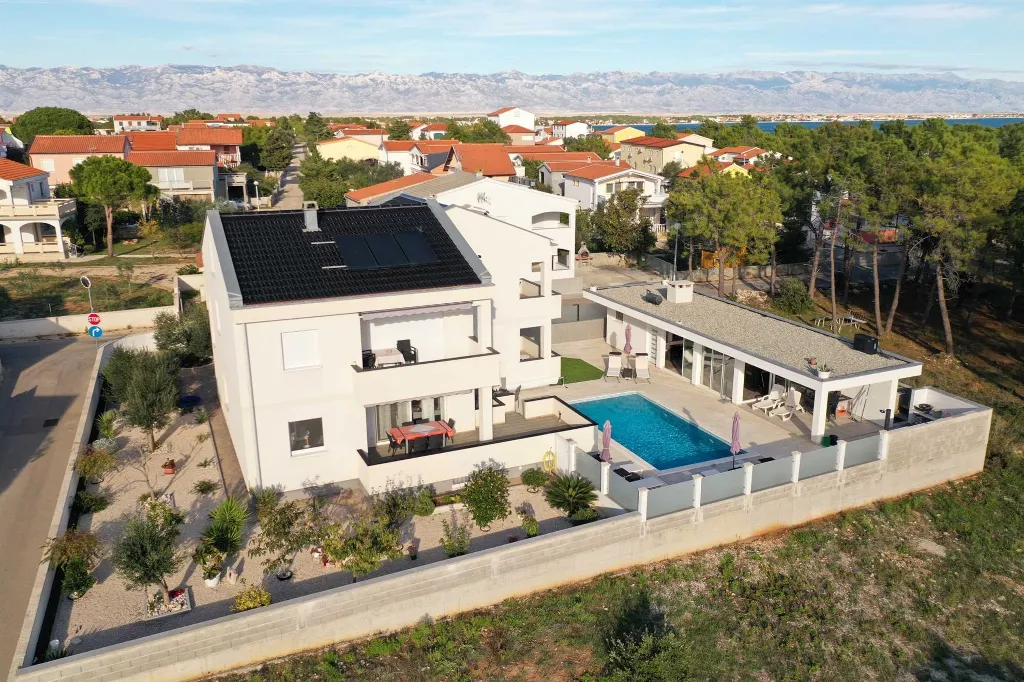 Vir 1-Bedroom Apartment for 4 with Sea View