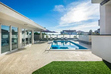 Vir 1-Bedroom Apartment for 4 with Sea View