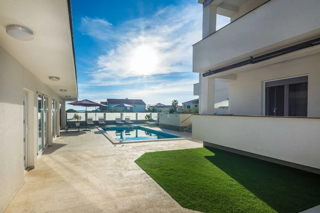 Vir 1-Bedroom Apartment for 4 with Sea View