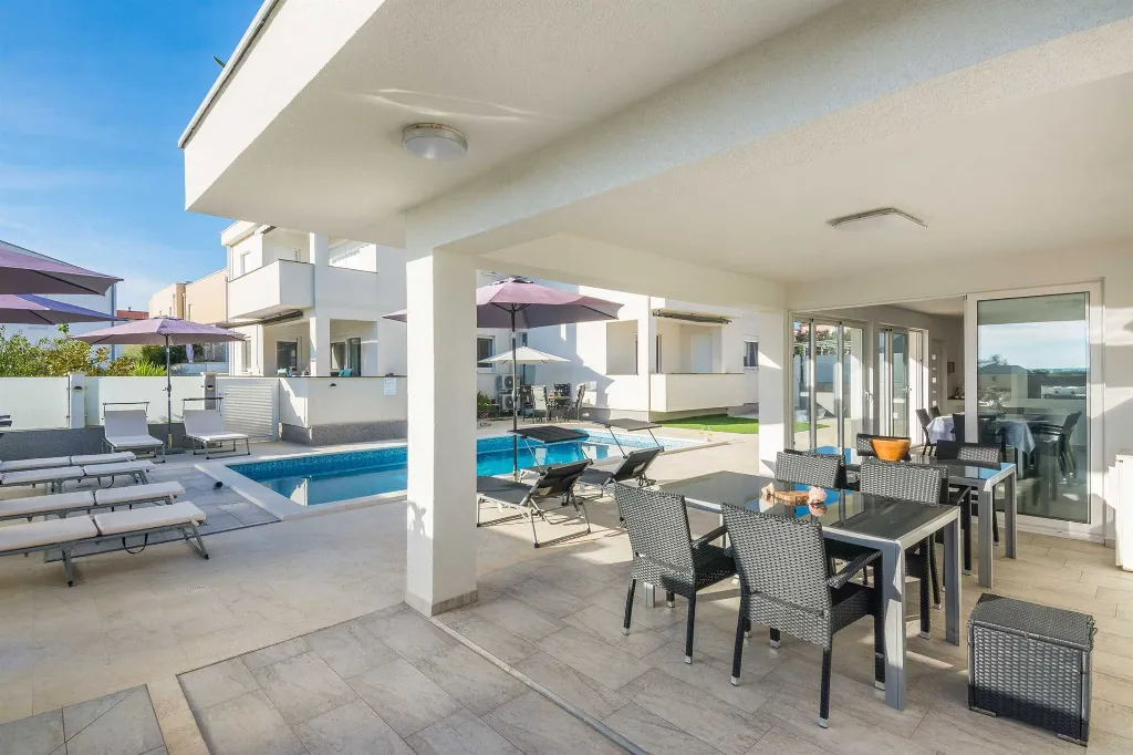 Vir 1-Bedroom Apartment for 4 with Sea View