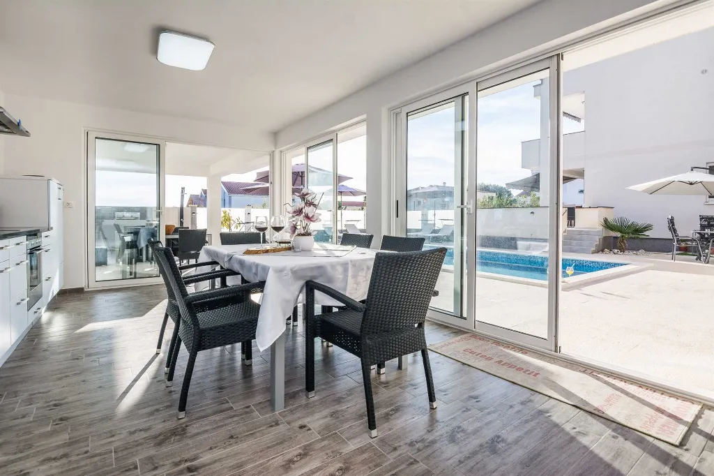 Vir 1-Bedroom Apartment for 4 with Sea View