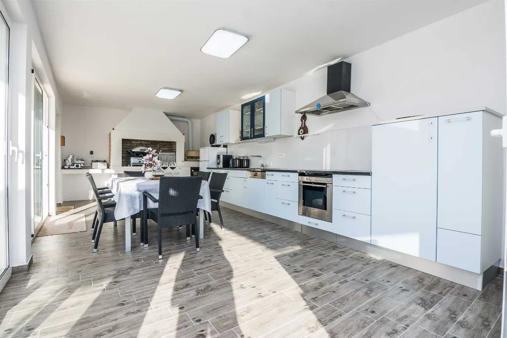 Vir 1-Bedroom Apartment for 4 with Sea View