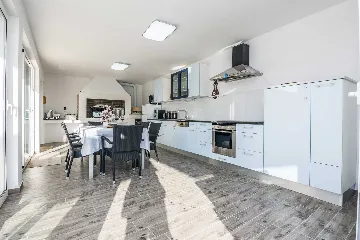 Vir 1-Bedroom Apartment for 4 with Sea View