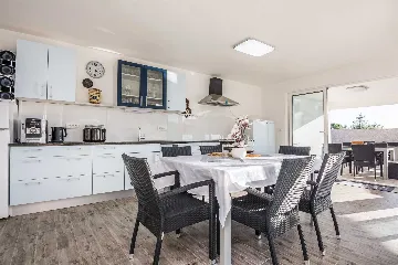 Vir 1-Bedroom Apartment for 4 with Sea View