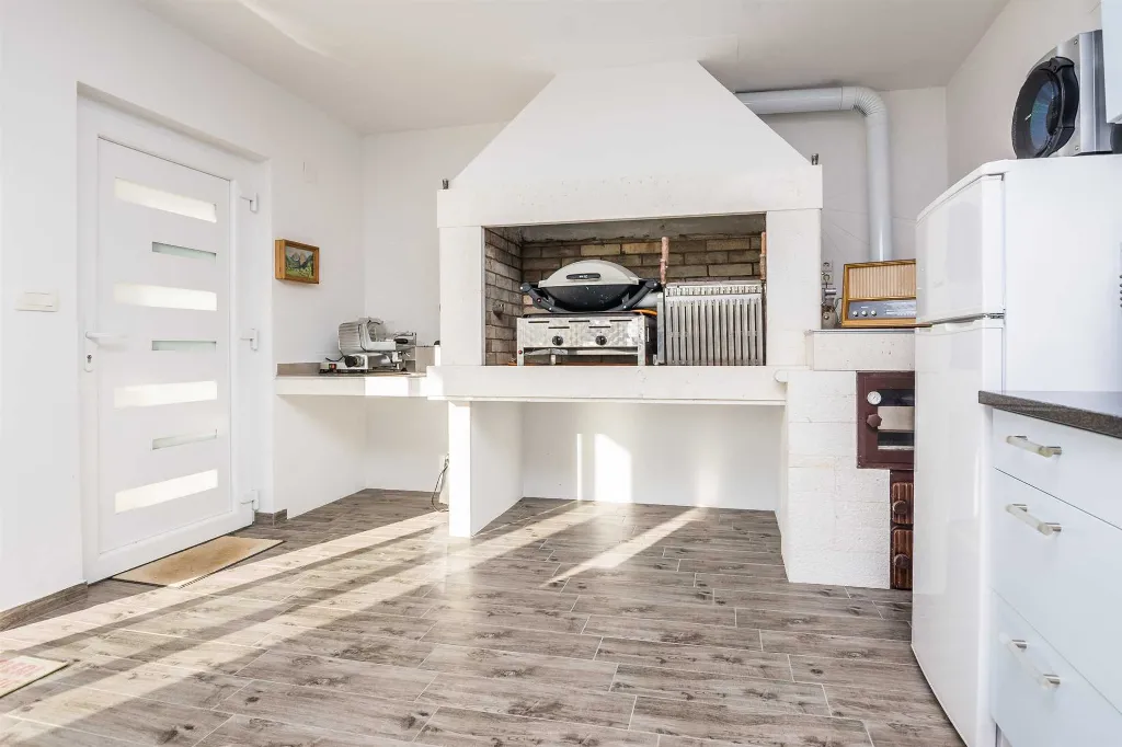 Vir 1-Bedroom Apartment for 4 with Sea View
