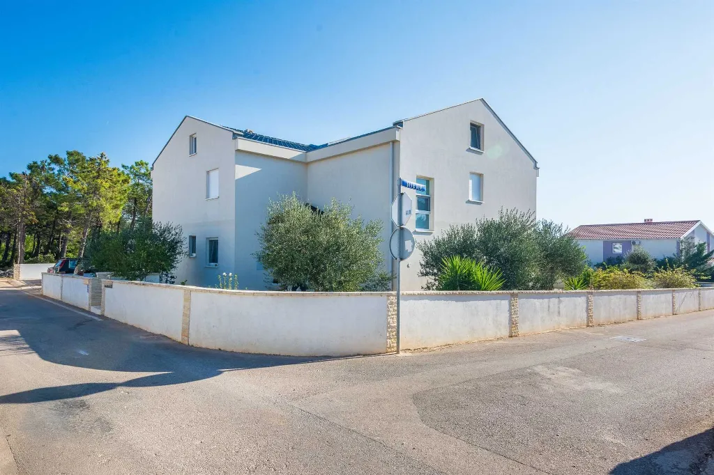 Vir 1-Bedroom Apartment for 4 with Sea View