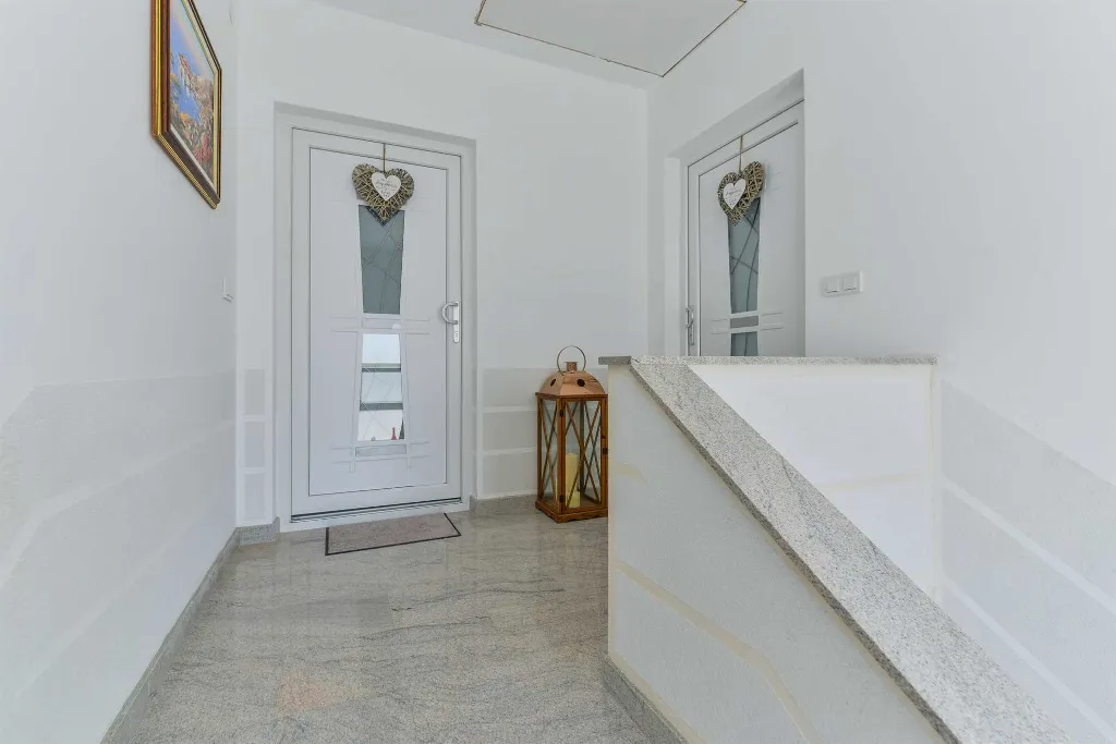 Vir 1-Bedroom Apartment for 4 with Sea View