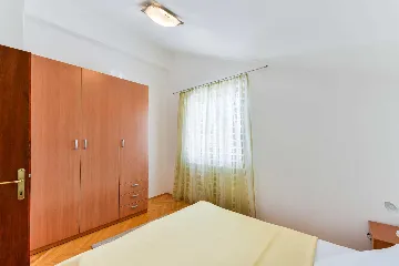 Air-Conditioned Apartment in Vir for 2–4 Guests